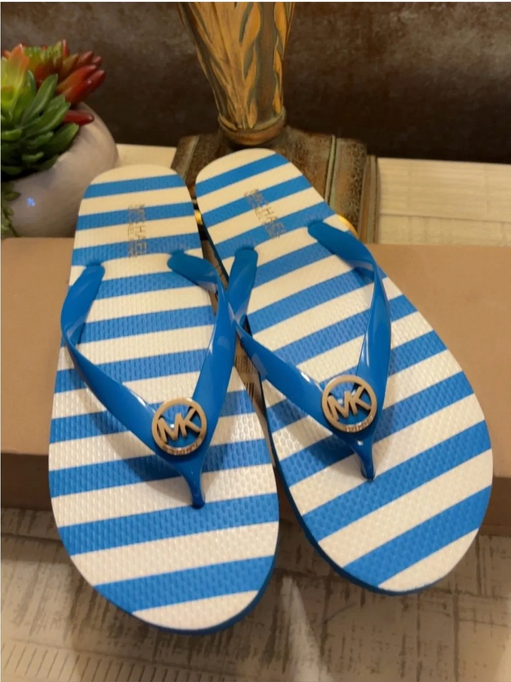Like New ~ Michael Kors Blue & White Striped Logo Flip Flops ~ Size 10
